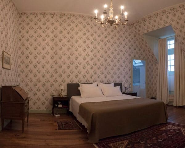 EGLANTIER ROOM